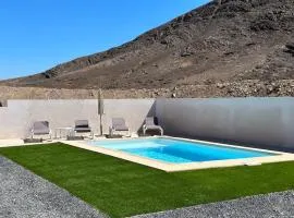 Villa en la montaña con piscina en Fuerteventura
