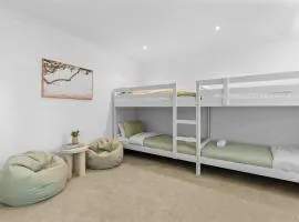 Spacious Apartment on Kingy Creek w pool