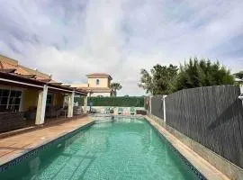 Villa familiar con piscina, barbacoa y WIFI