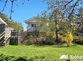 Varekil में, होटल Cozy cottage on beautiful Rossö, Orust SE09130