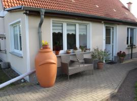 Ferienwohnung "Feldblick" Schuhmacher, hotelli kohteessa Gützkow