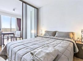 Bang Kapi में, होटल S39- 1 Bedroom Downtown Apt with Balcony and Pool
