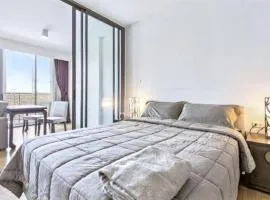 S39- 1 Bedroom Downtown Apt with Balcony and Pool