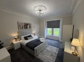 Stylish River View Stay Sleeps 6