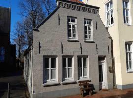 Ferienwohnung am Kirchplatz 25561, хотел в Weener