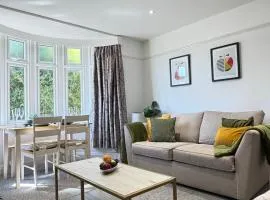 Quiet Cambridge 2-Bed near Girton, Parking, Workspace, Long Stays
