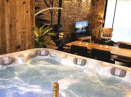 3 Waters Spa Loft Wellness Luxe avec Jacuzzi, Sauna & Hammam privatifs dans les Ardennnes, hotel em Winenne