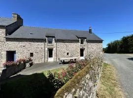 301 - Maison de caractère à 2km de Sables-D'or.