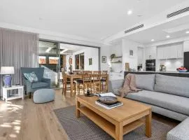 Witton Breeze - Modern Seaside Stay by Jetty & Cafés
