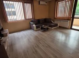 Spacious 4-Room Flat in Center - Sleeps 6 - Walk Everywhere