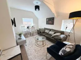 Flat 2, Spacious & Modern Apartment