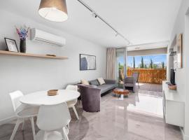 Latitudes 1 Bedroom Apartment, hotel i Meneou