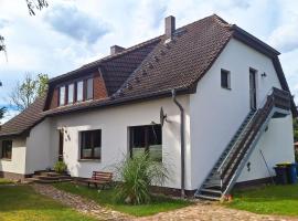 Ferienwohnungen am Waldrand, hotell i Ahrenshagen