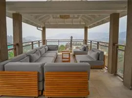 3BR Golden Pear Luxury Villa - Pool, Ocean, Mountain Views, Concierge