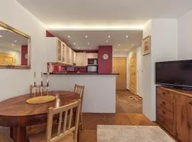 Cozy Apartment at Złota 11 by P&M