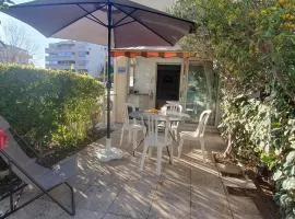 Nice studio with terrace near the sea