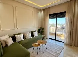 Modern Oasis Studio Balcony, Parking & WiFi