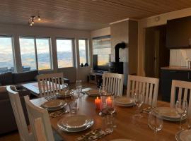 Sauna & Mountain Views - Ski-in Ski-out Luxury, hotel di Vossevangen