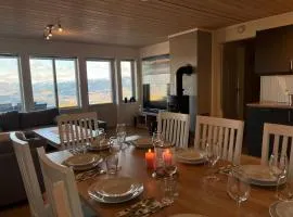 Sauna & Mountain Views - Ski-in Ski-out Luxury