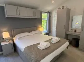 Fox Lodge at Owlet Hideaway - with Hot Tub, Near York