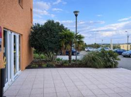 HubOne3 Istres, hotell i Istres