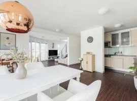 Helles Penthouse mit Dachterrasse & Bergblick
