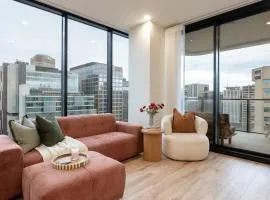 Luxury Central Market Apartment With Gym And Parking Available