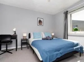 Free Parking & Easy Glasgow Access - WiFi