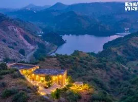 StayVista at Nilaya In The Hills with Lake View, Pool
