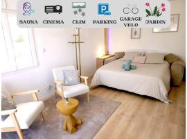 Suite haut de gamme avec sauna, cinéma, climatisation et jardin, hotel din Dole
