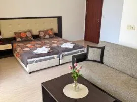 Guest House Kremena suites in Sv Vlas with swimming pool