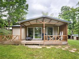 Camping les Pialades - Chalet Eden, Hotel in Nabirat