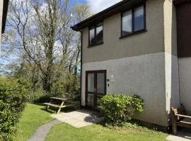82 Strawberry Hill, Tolroy Manor