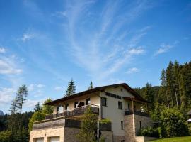 Transylvania Villa & Spa, hotelli kohteessa Gosau