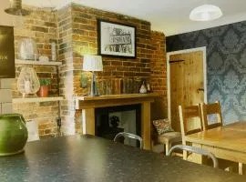 Horsham 3 Bed House With Garden