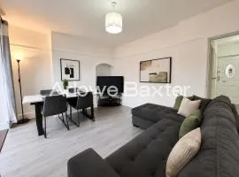 Wembley Large 4-Bedroom House, Driveway and Garden