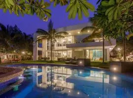 Villa Capri by StayVista - Featuring a swimming pool, mountain view and snooker table