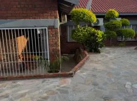 Lolo's Guesthouse