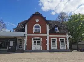 Familie Hensen - FeWo mit überdachter Terrasse im Ortskern von Tarp