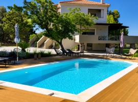 Villa Polyxeni 5BR Private Pool Villa up to 12 Guests, Hotel in Politika