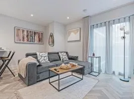 Stylish 1-Bed London Apartment Near Tube Sleeps 4