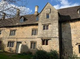 6 Bedroom Farm House with 12 Beds in Weldon, hotelli kohteessa Weldon