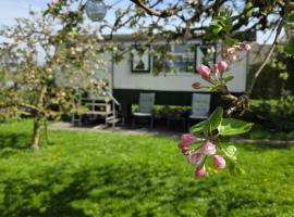 Pipowagen ''Slapen by Co'' – hotel w mieście Leerdam