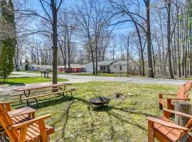 Family-Friendly Cabin: Walk to Lake Access!
