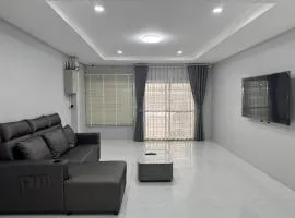 Luxury Friendly Home - 3km to Central Festival Hatyai
