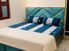 Bankey Bihari Spiritual Stay