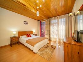 DM Turismo Rural Room 4, מלון בCampo