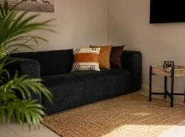 Modern Stay in uMhlanga with Pool & Gym