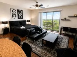 Luxe Nest | King Studio Downtown 2B