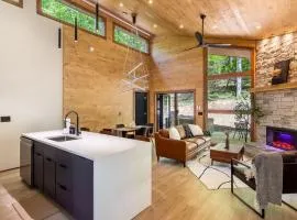 New Modern 2bd 2ba Cabin in Blue Ridge